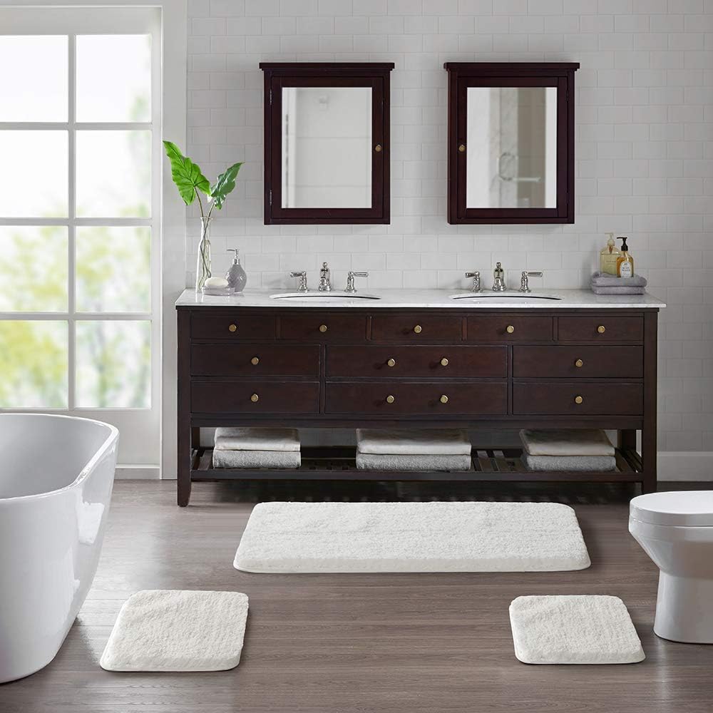 Bath Rug for Bathroom Non Slip Bathroom Mat Water Absorbent Soft Microfiber Shaggy Bathroom Rug Machine Washable Bath Mat,White