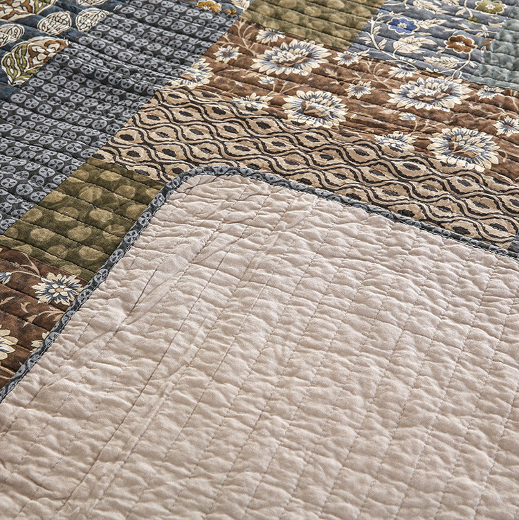 3 Piece reversible quilt bedding set（1 quilt plus 2 pillowcase）