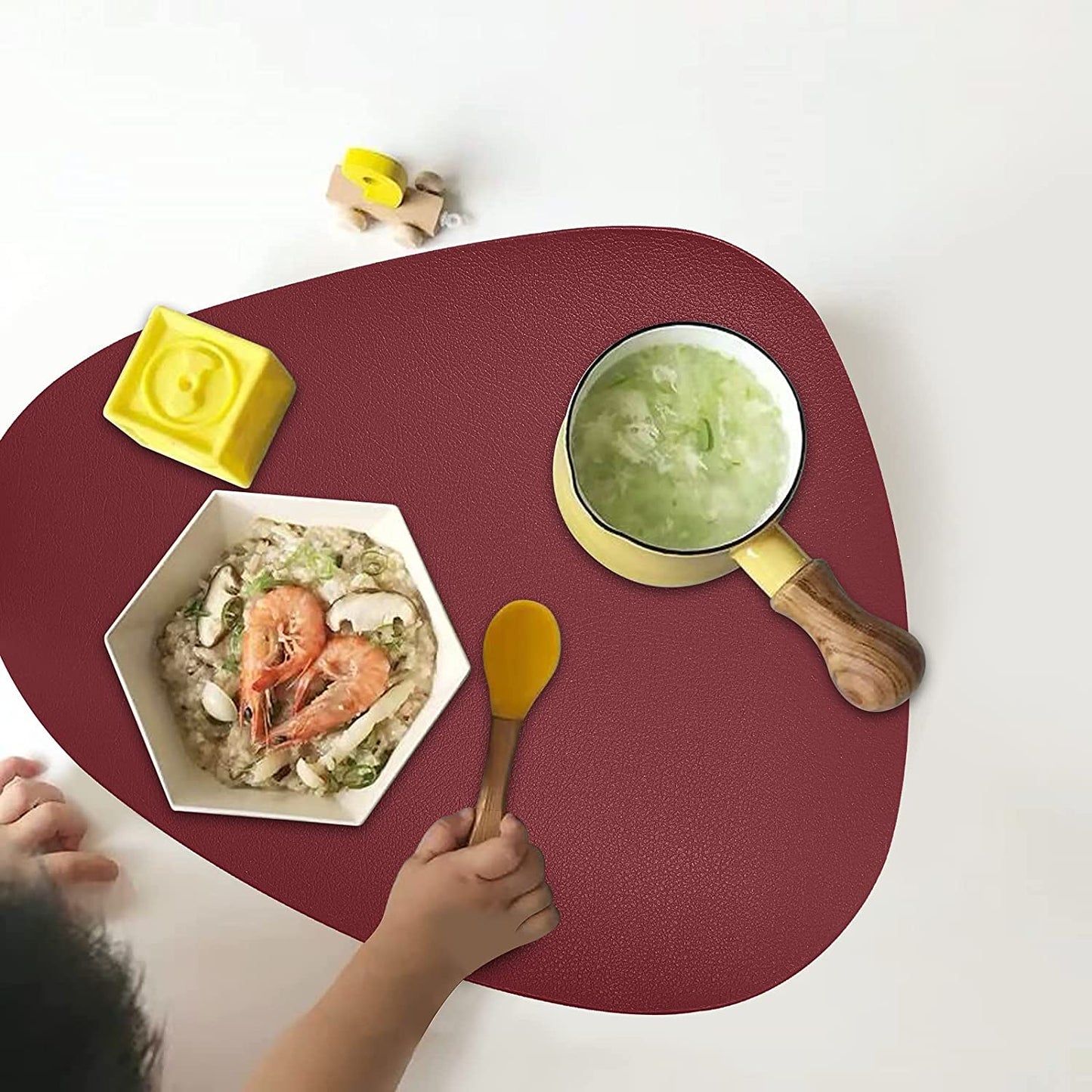 Cozy Life Modern Placemats Set of 4/6/8, Round Leather Placemats for Kitchen Dining Table, Heat Resist Easy to Clean Oval placemats(Red)