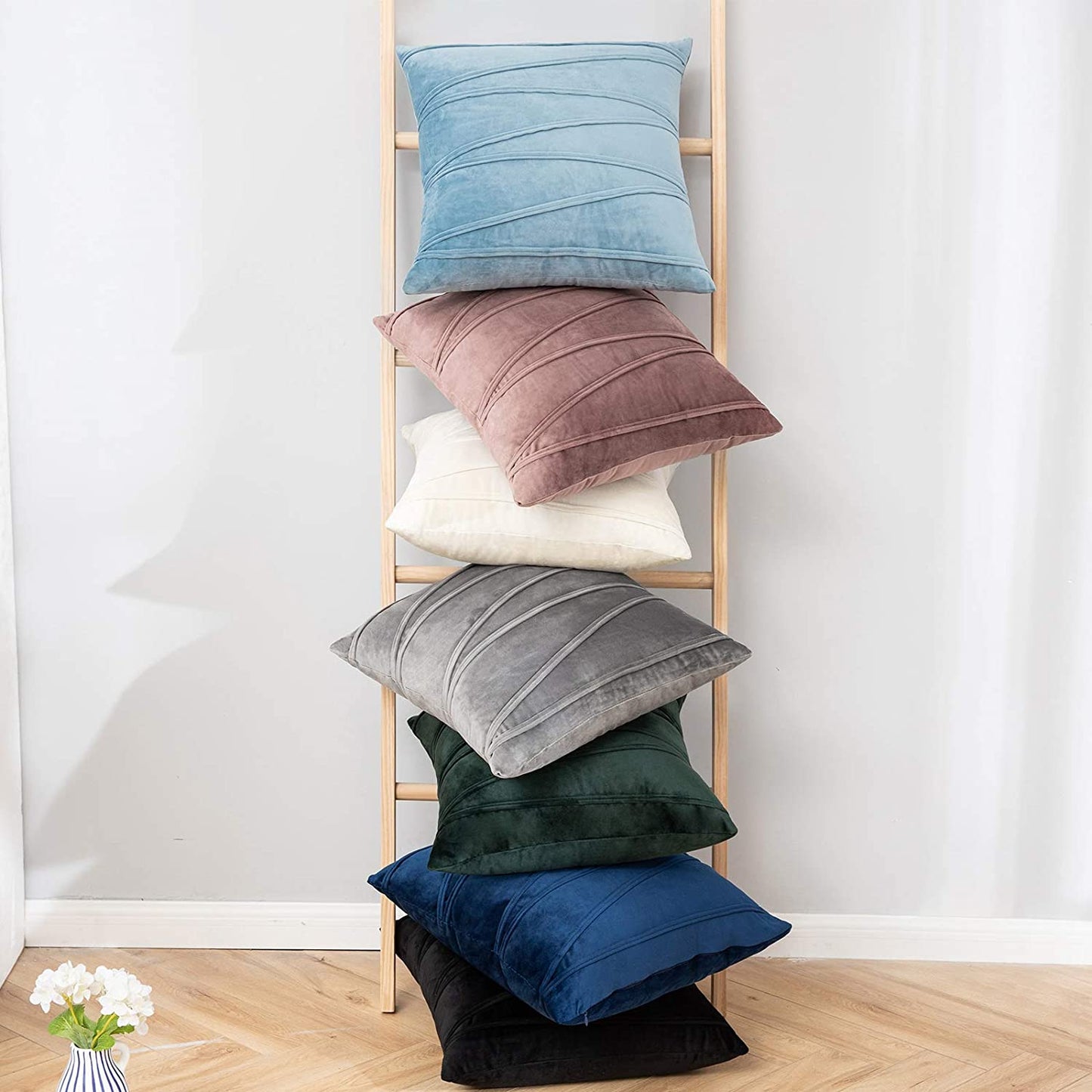 2x Velvet Throw Pillows for Couch Bed Sofa (Inserts + Pillow Covers,  Grey)