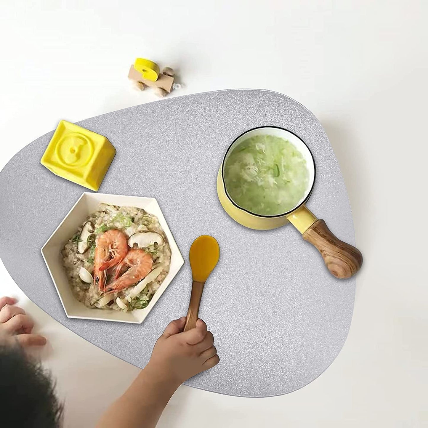 Cozy Life Modern Placemats Set of 4/6/8, Round Leather Placemats for Kitchen Dining Table, Heat Resist Easy to Clean Oval placemats(Grey)
