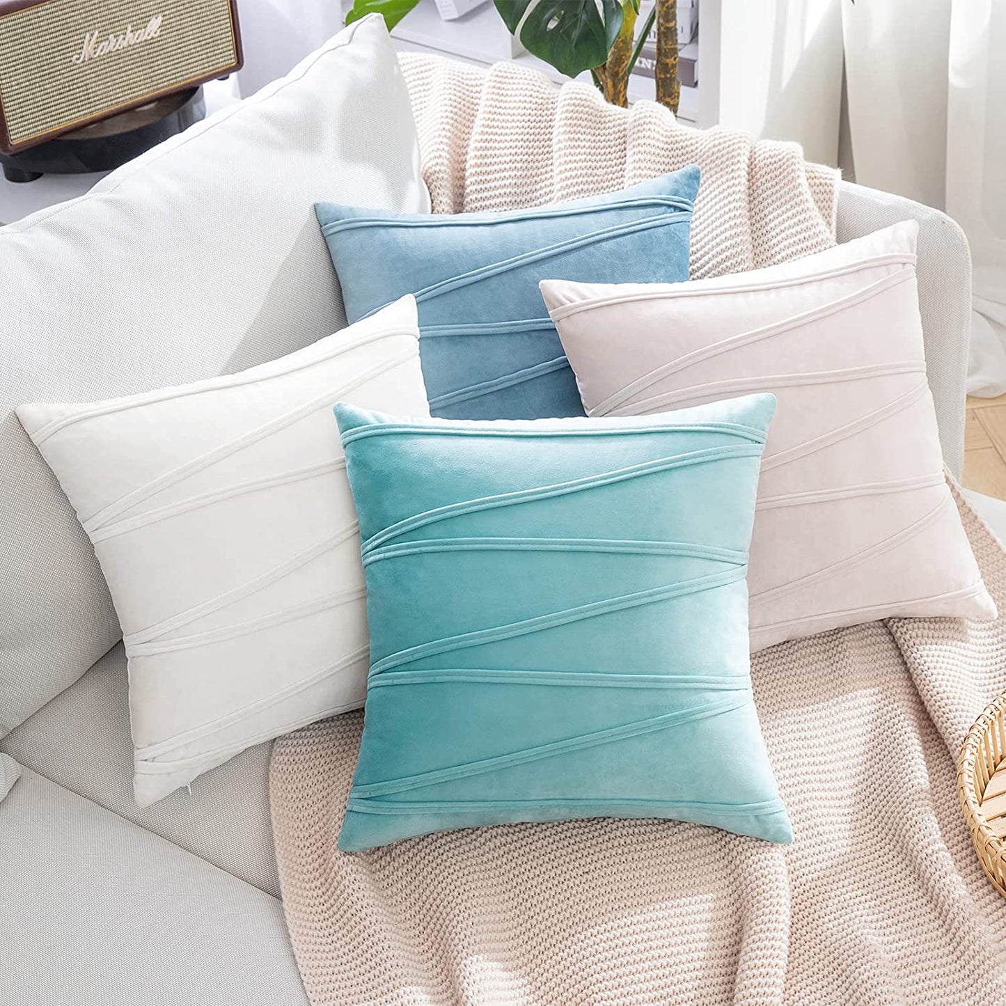 2x Velvet Throw Pillows for Couch Bed Sofa (Inserts + Pillow Covers,  Pink)